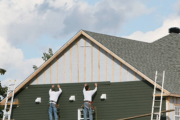 Professional Vinyl Siding technician working in Long Beach, NY